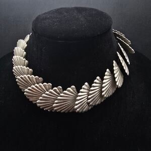 Vintage Pat Pending Silver Tone Collar Necklace Scalloped Ribbed